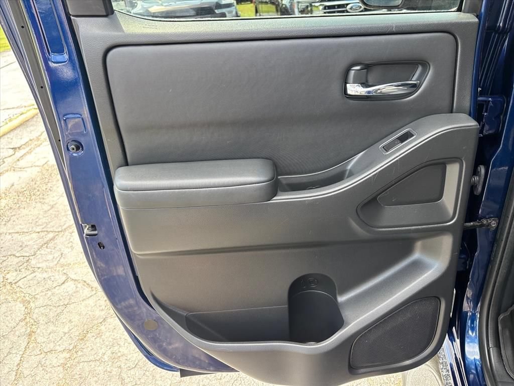 Used 2022 Nissan Frontier SV AWD/4WD image 17