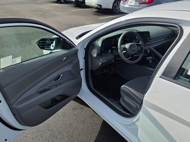 Certified 2025 Hyundai Elantra Sport image 34