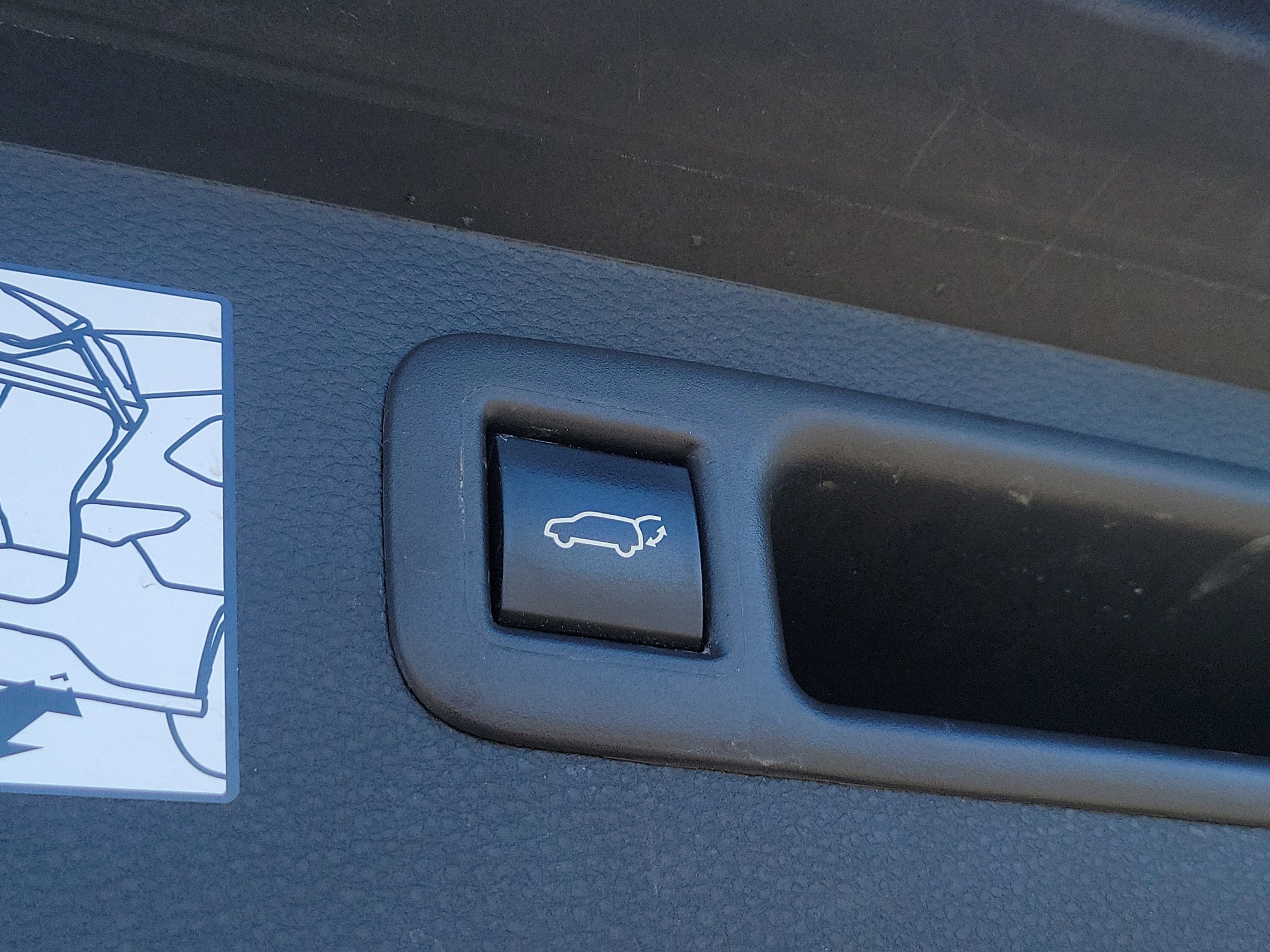 Used 2024 Toyota Highlander XLE image 8