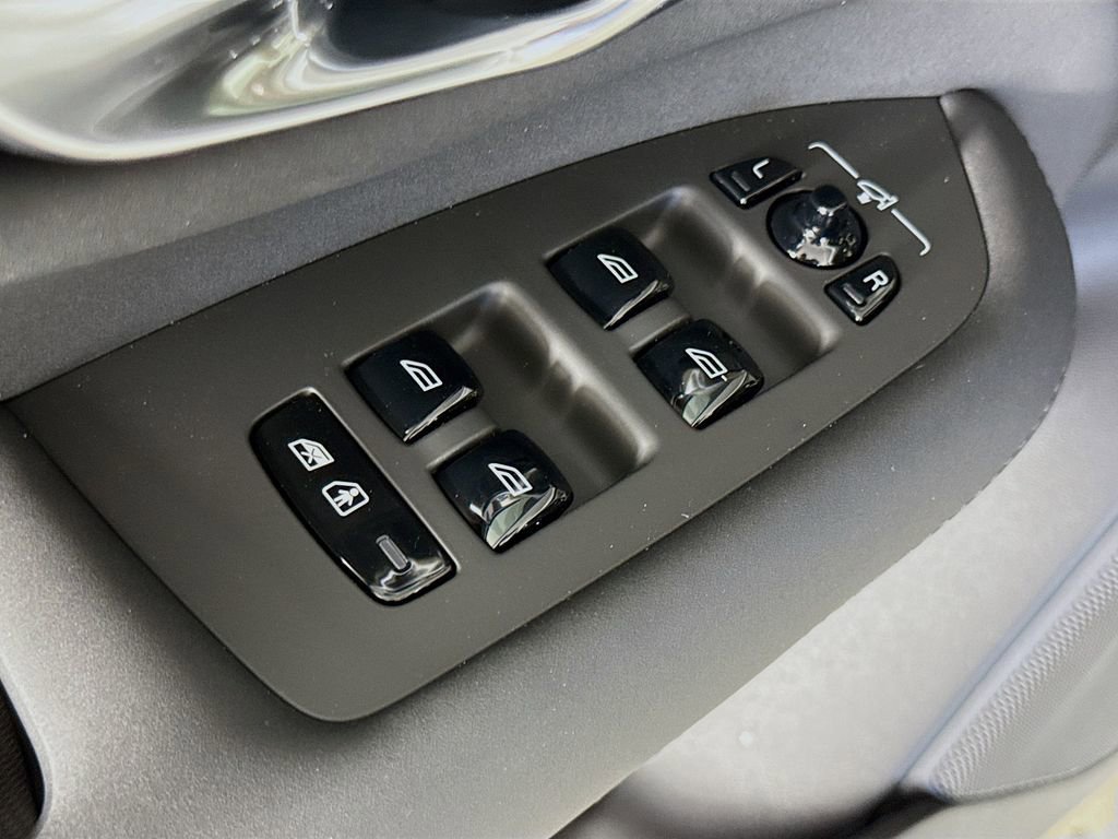 New 2026 Volvo XC90 B5 Core w/ Protection Package Premier image 18