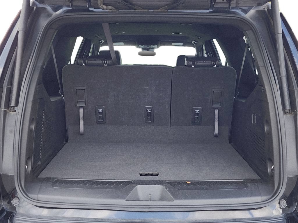 Used 2025 Chevrolet Suburban LT RWD image 12
