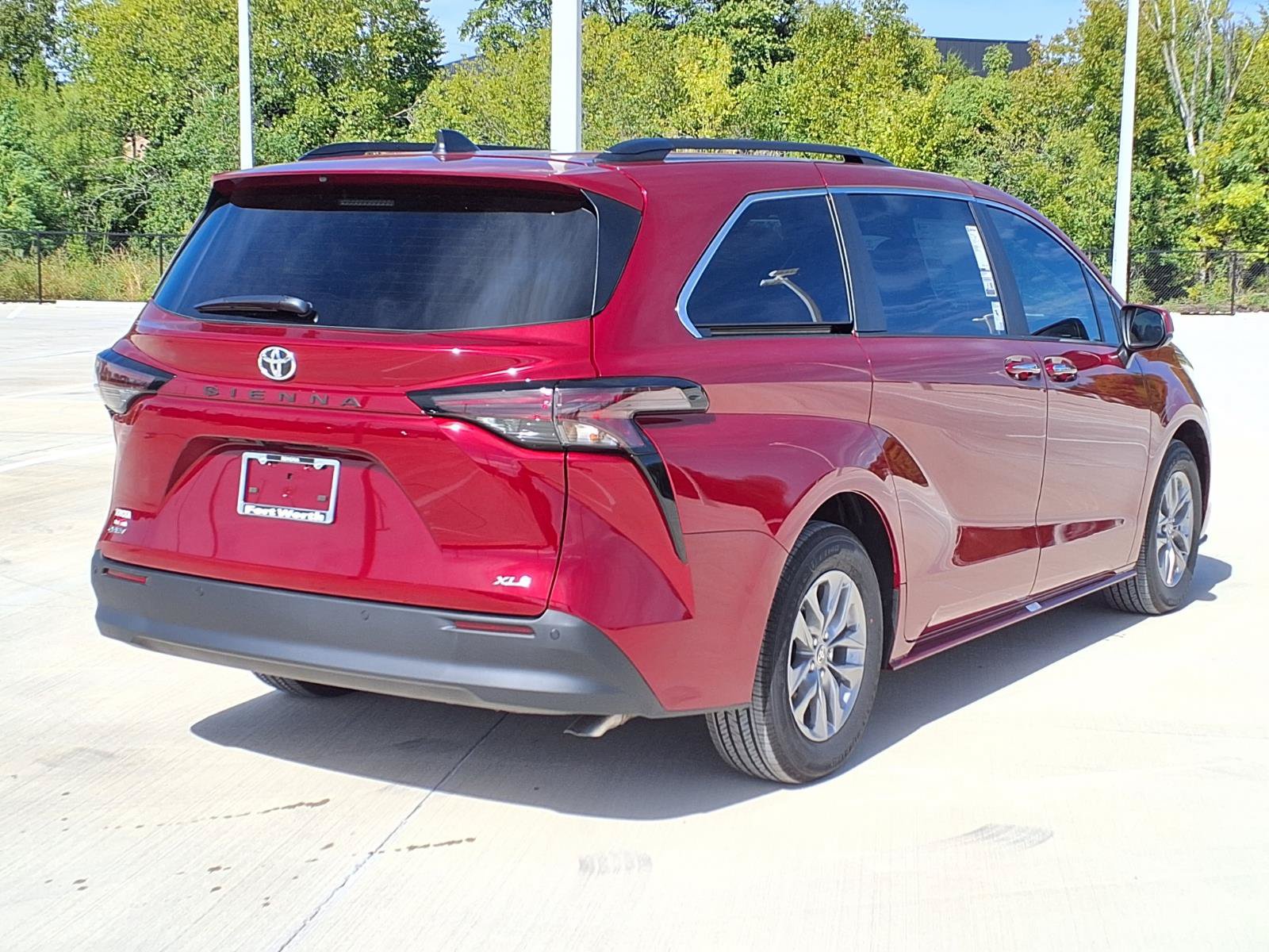 New 2026 Toyota Sienna XLE FWD image 9