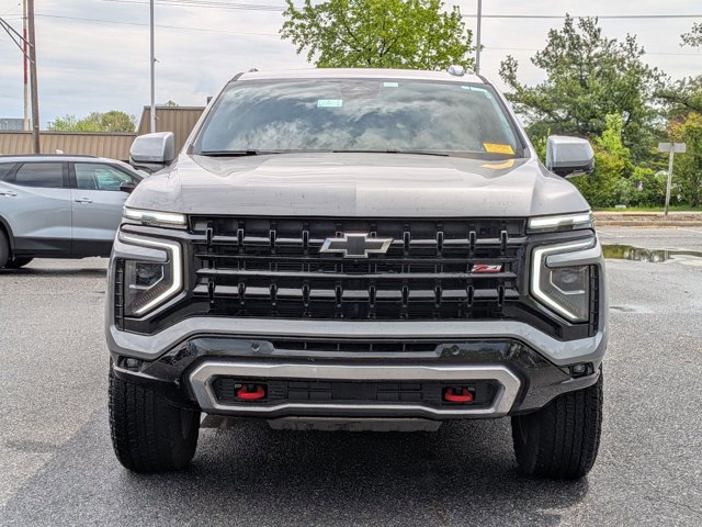 Used 2025 Chevrolet Suburban Z71 AWD/4WD image 2