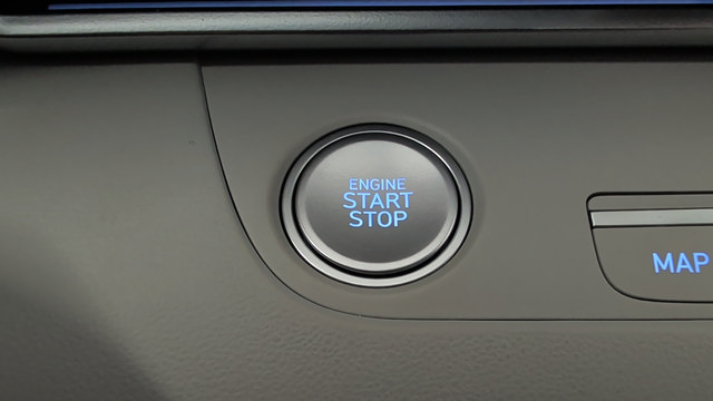 Certified 2025 Hyundai Elantra Limited FWD image 23
