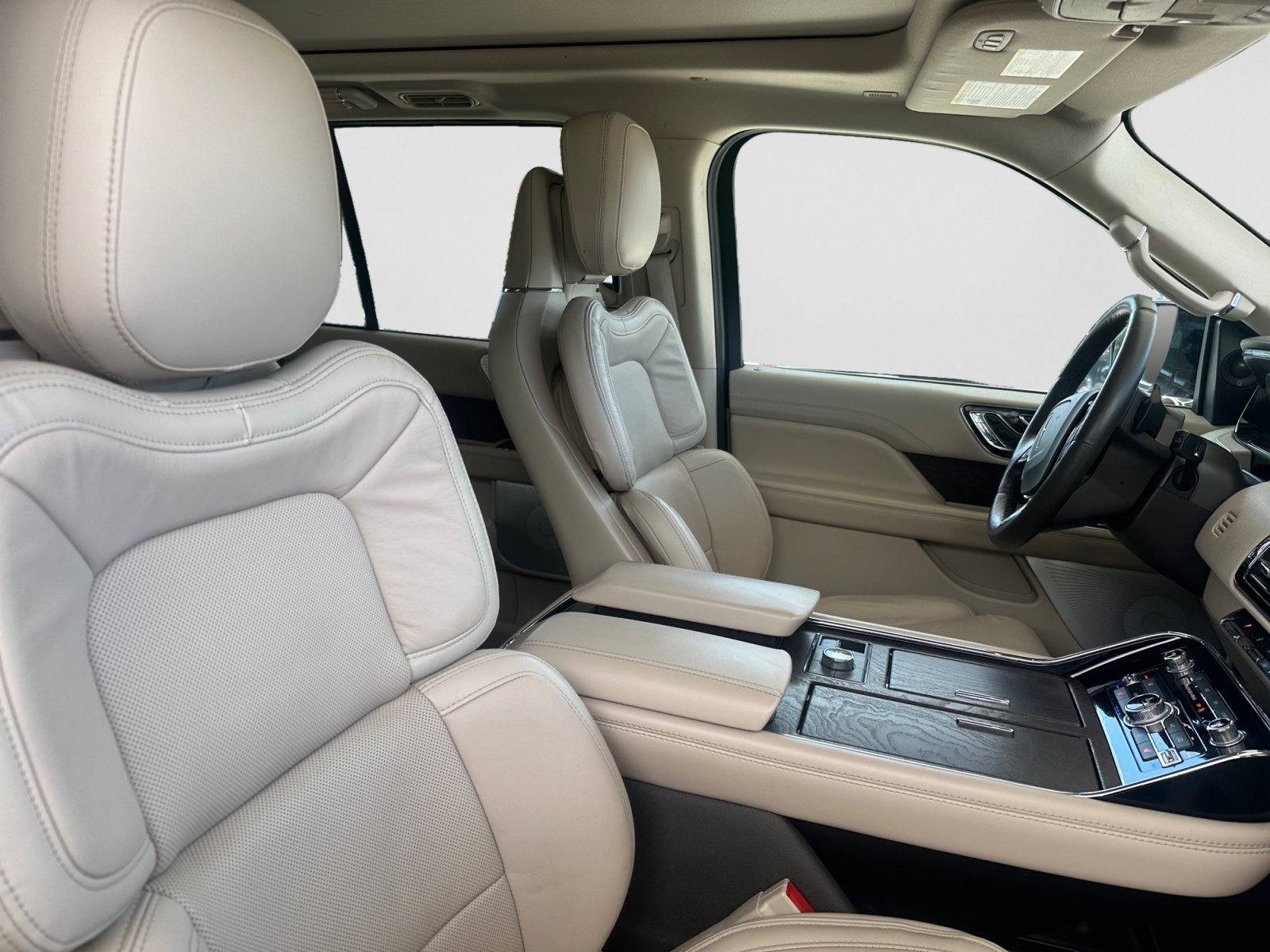 Used 2021 Lincoln Navigator Reserve w/ Luxury Package RWD image 16