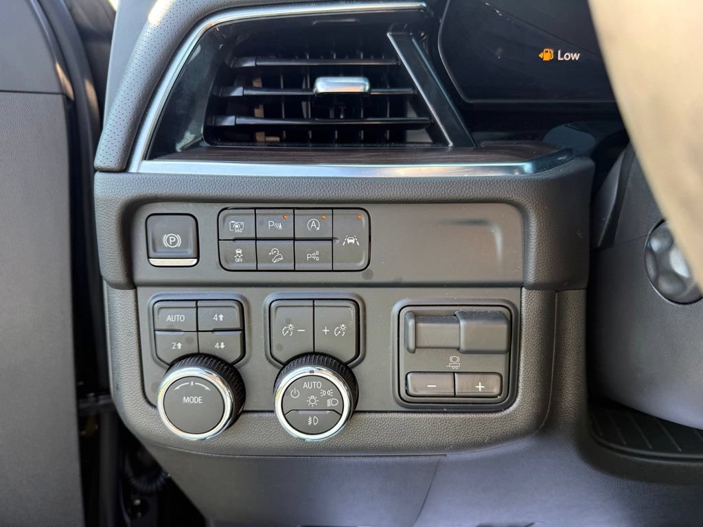 Used 2026 Chevrolet Suburban Premier w/ Sun And Tow Package AWD/4WD image 38