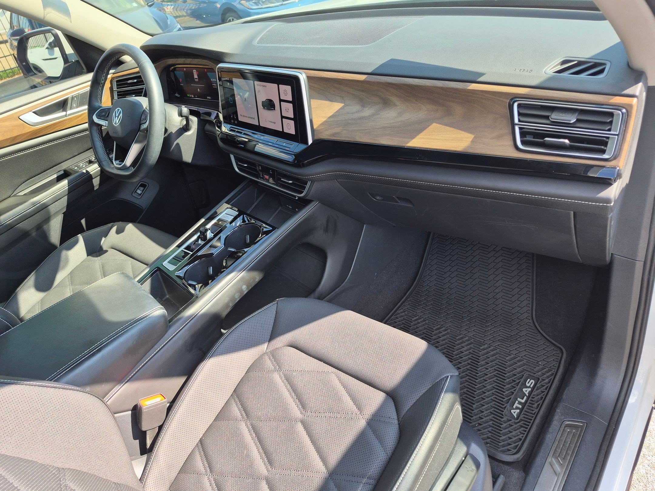Used 2024 Volkswagen Atlas SE w/ Panoramic Sunroof Package FWD image 40