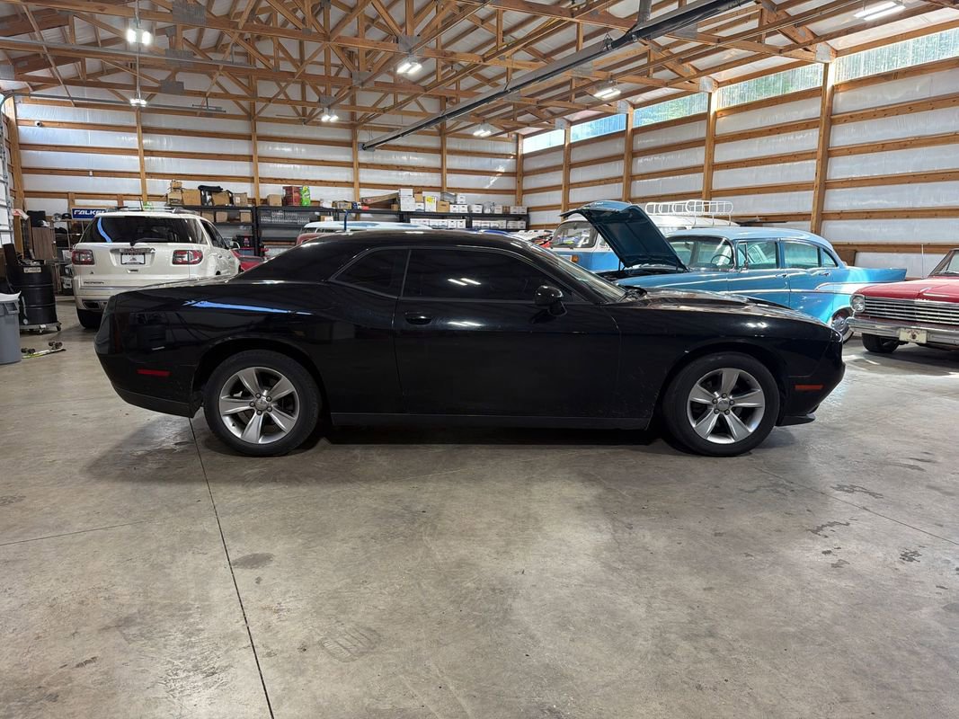 Used 2017 Dodge Challenger SXT w/ Cold Weather Group RWD image 7