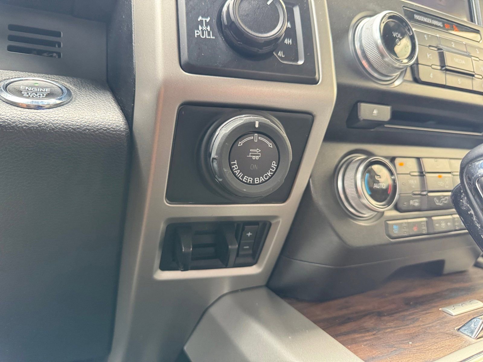 Used 2018 Ford F150 Lariat w/ Equipment Group 502A Luxury image 22