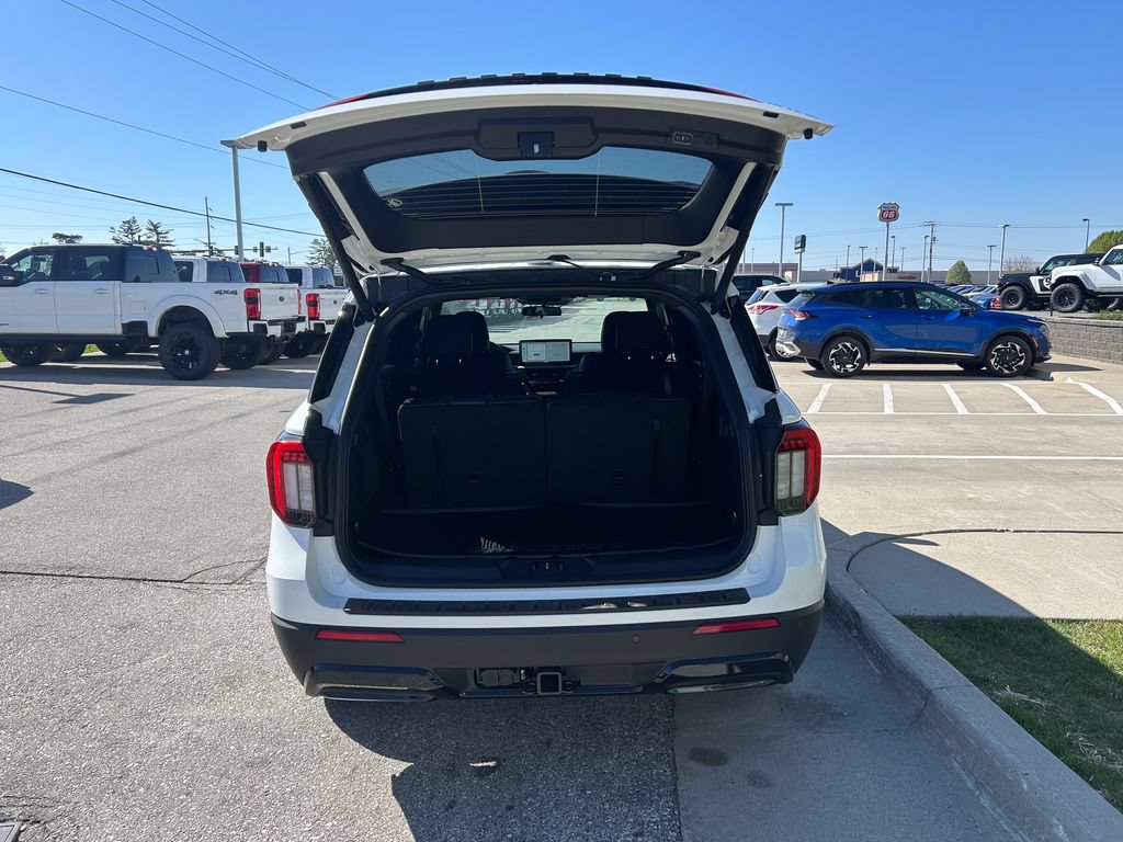 New 2026 Ford Explorer ST-Line AWD/4WD image 17