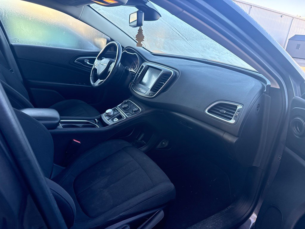 Used 2015 Chrysler 200 Limited w/ Comfort Group FWD image 9