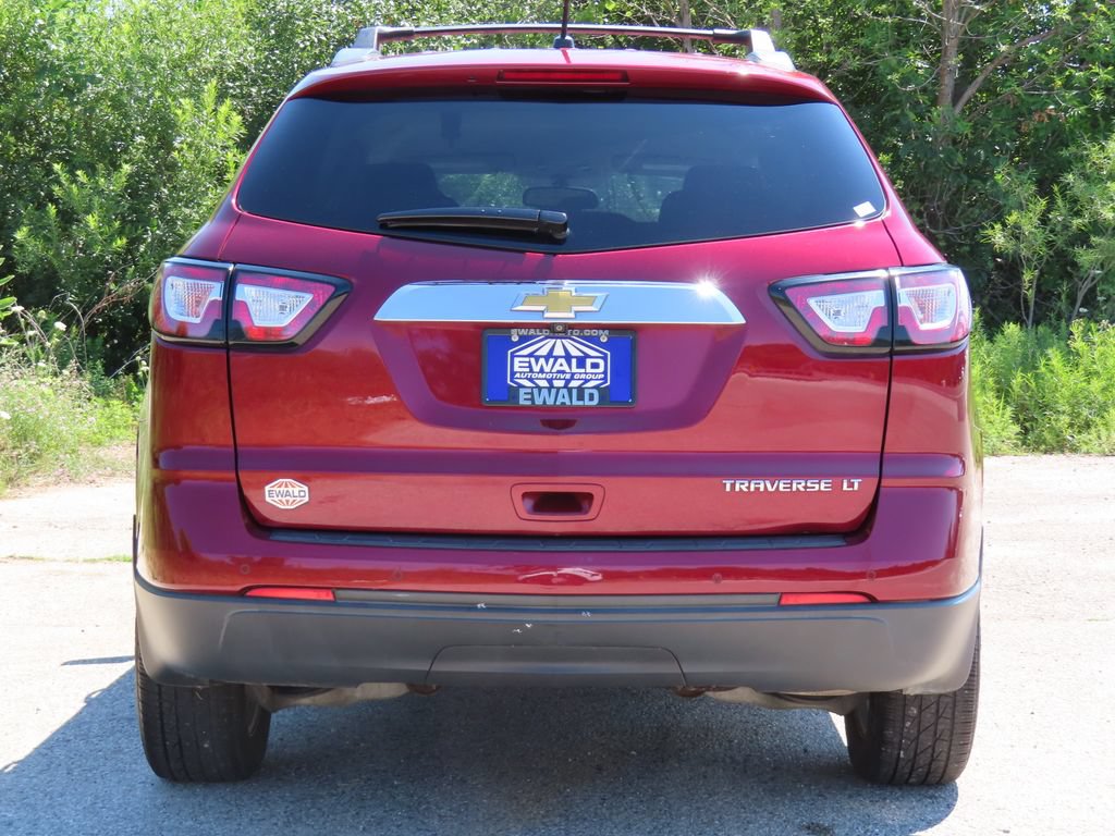 Used 2015 Chevrolet Traverse LT w/ Style and Technology Package FWD image 12