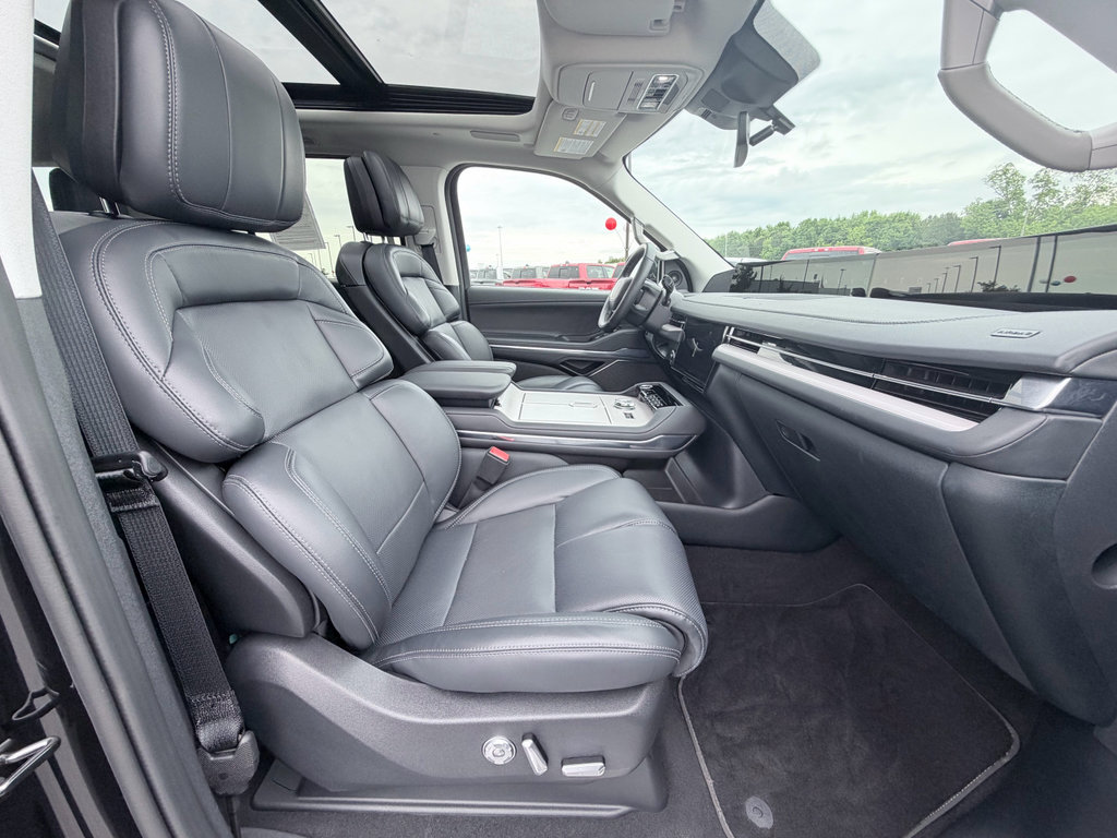 Used 2026 Lincoln Navigator Reserve AWD/4WD image 26
