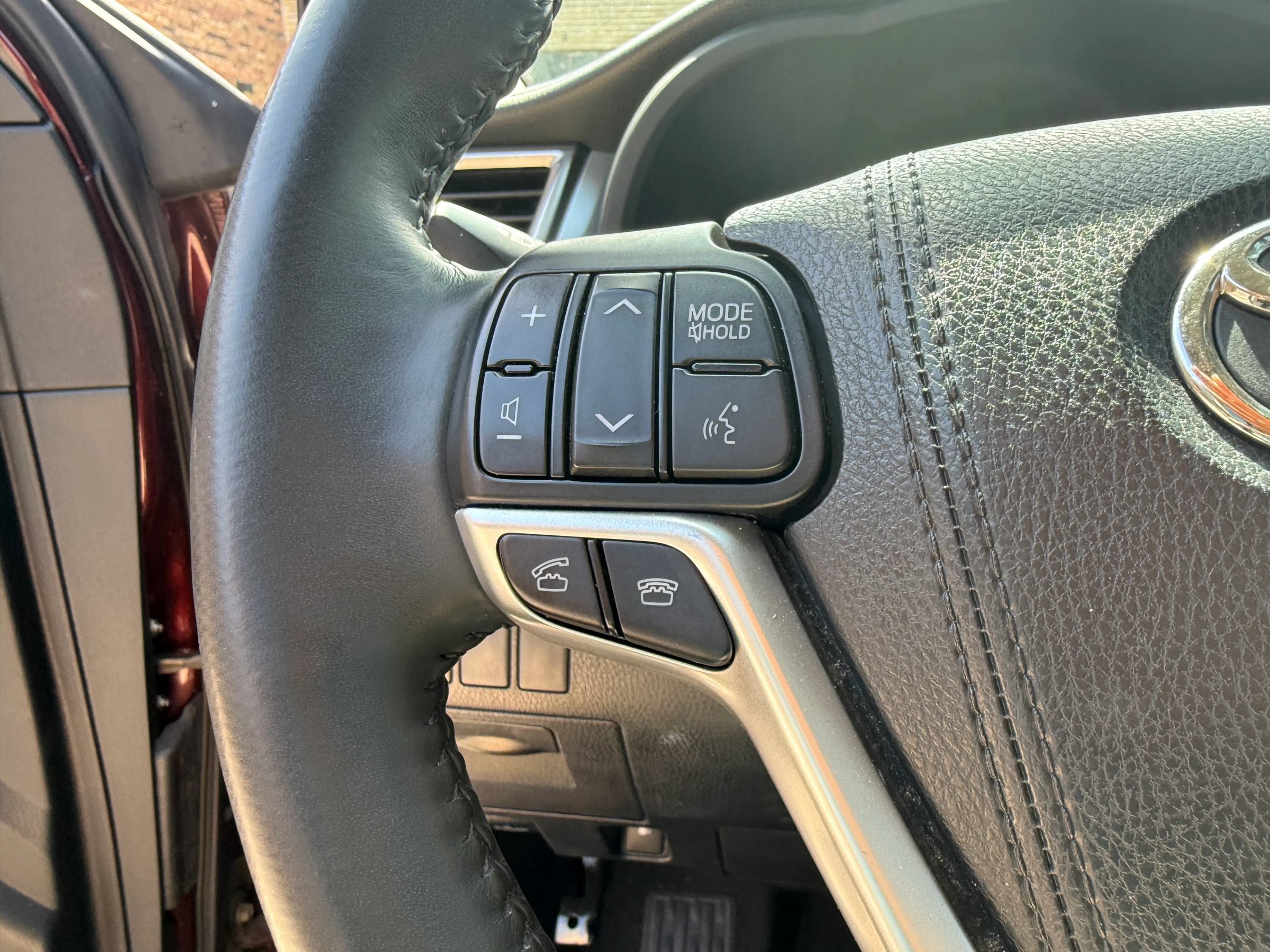 Used 2015 Toyota Highlander XLE FWD image 24