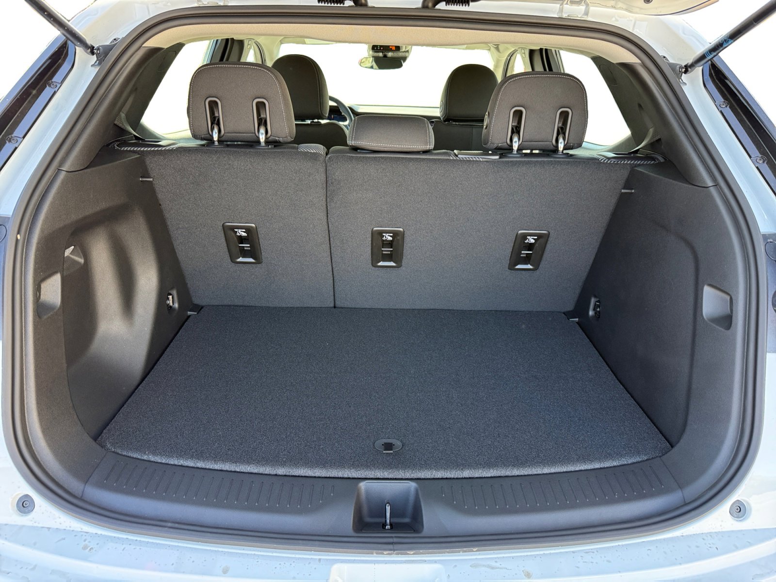 New 2027 Chevrolet Bolt LT w/ Comfort Package image 17