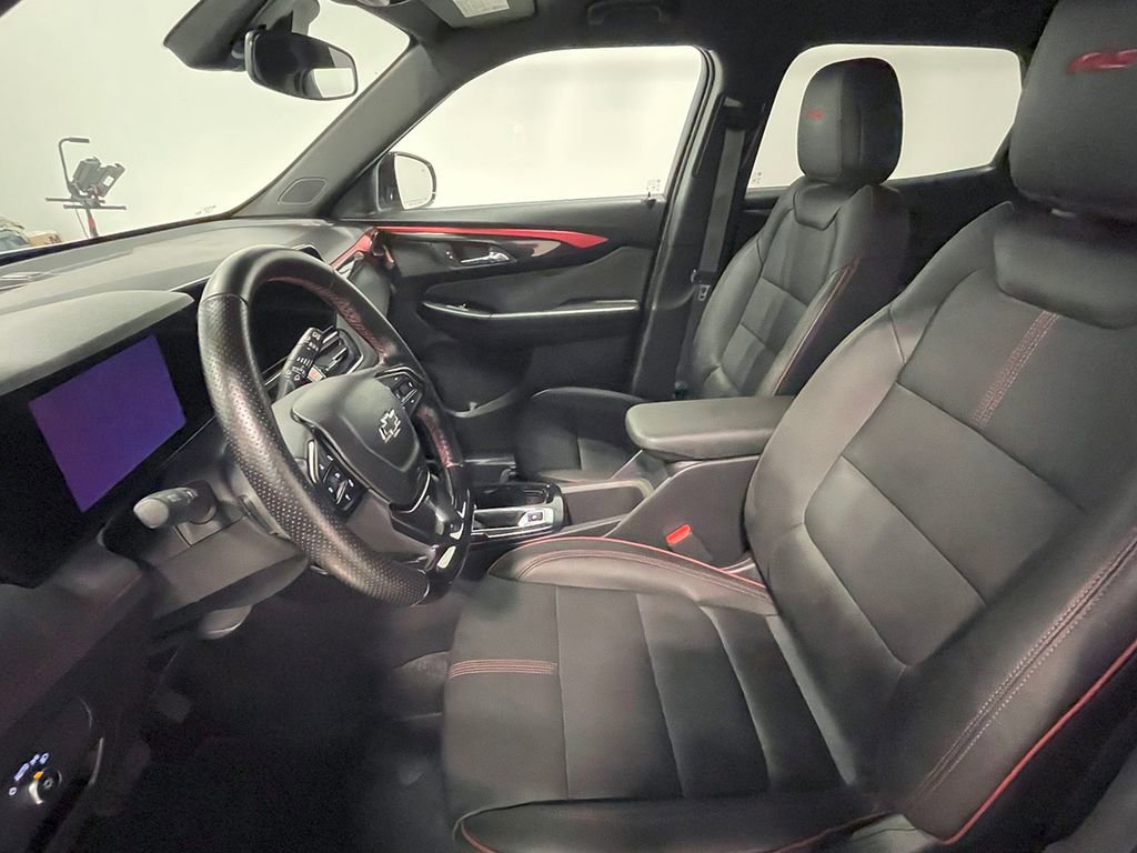 Used 2025 Chevrolet TrailBlazer RS w/ Driver Confidence Package image 3