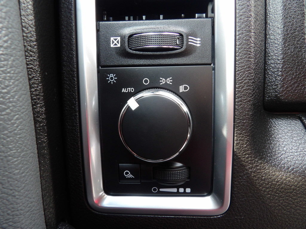 Used 2022 RAM 1500 Classic SLT RWD image 19