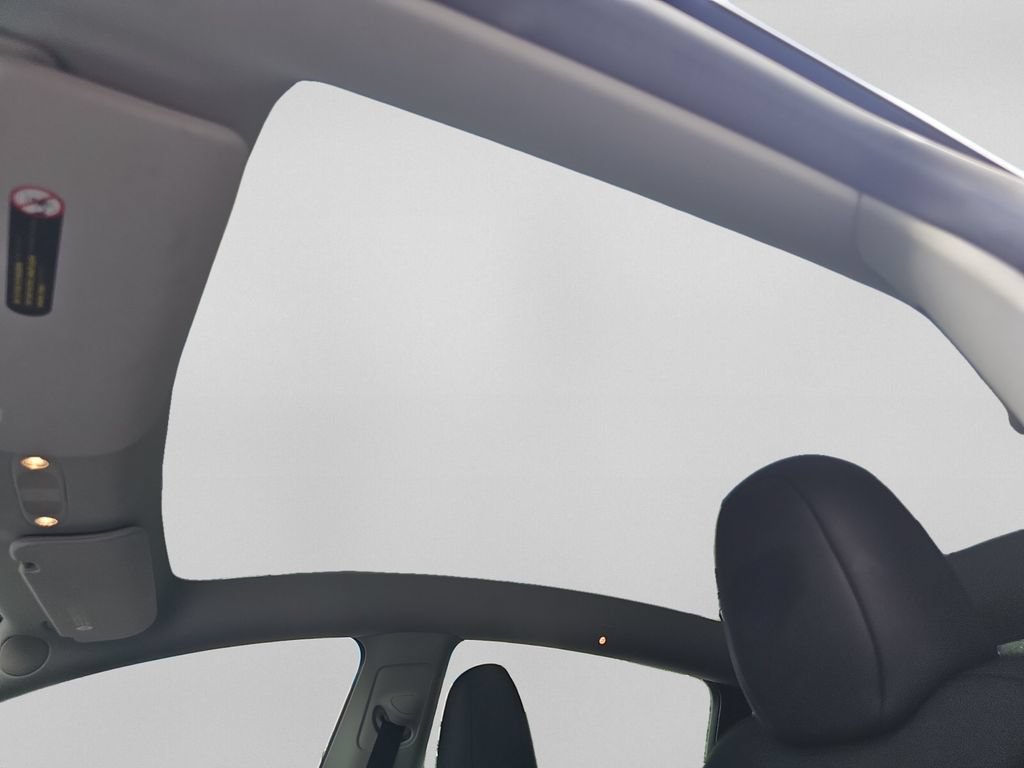 Used 2025 Tesla Model Y Long Range RWD image 13