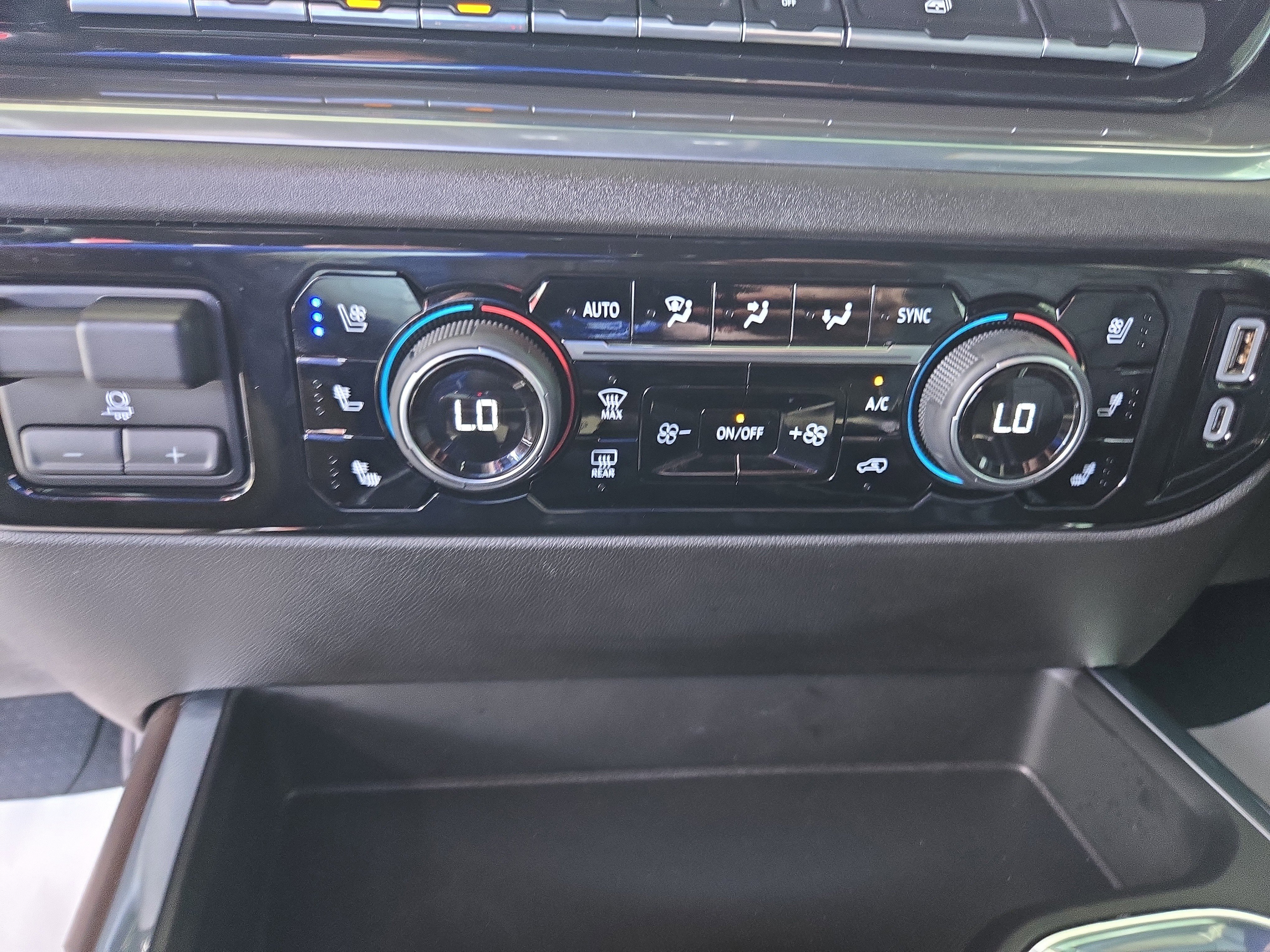 Used 2024 Chevrolet Silverado 1500 High Country w/ High Country Premium Package image 23