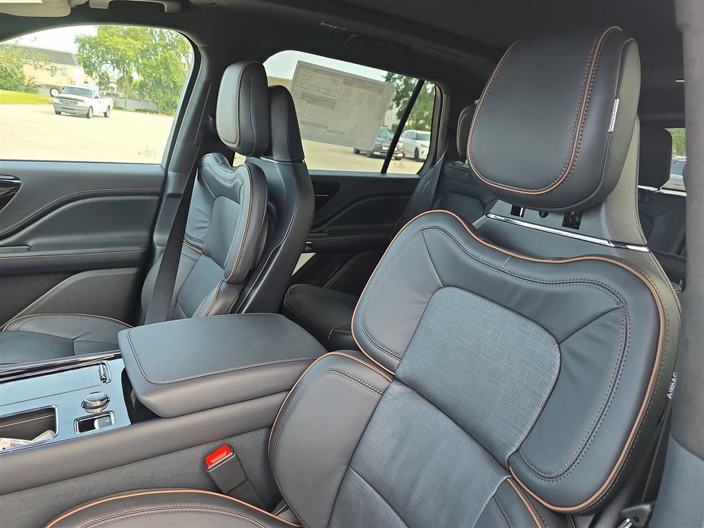 New 2025 Lincoln Aviator Black Label AWD/4WD image 21