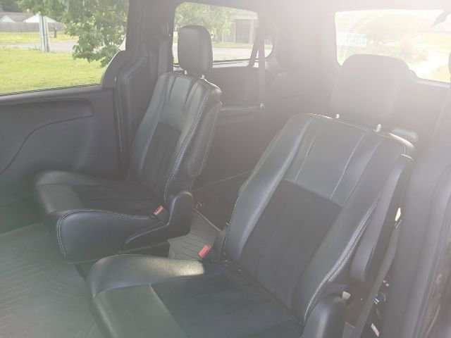 Used 2017 Dodge Grand Caravan SXT w/ Blacktop Package FWD image 10