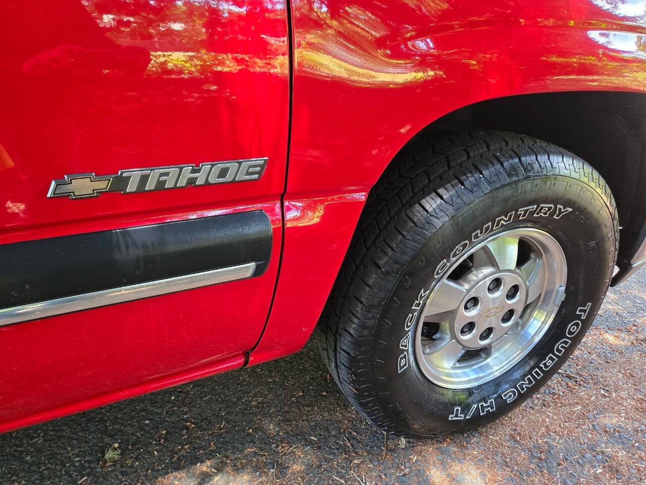 Used 2000 Chevrolet Tahoe LS w/ LS Preferred Equipment Group AWD/4WD image 2