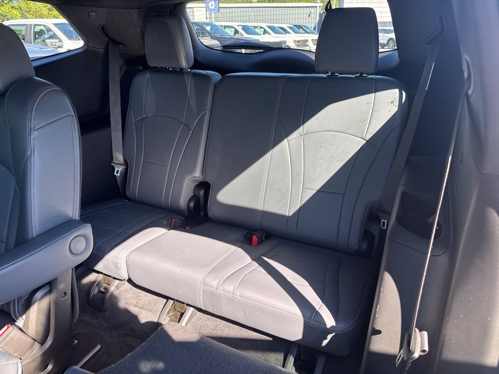 Used 2023 Buick Enclave Essence FWD image 12