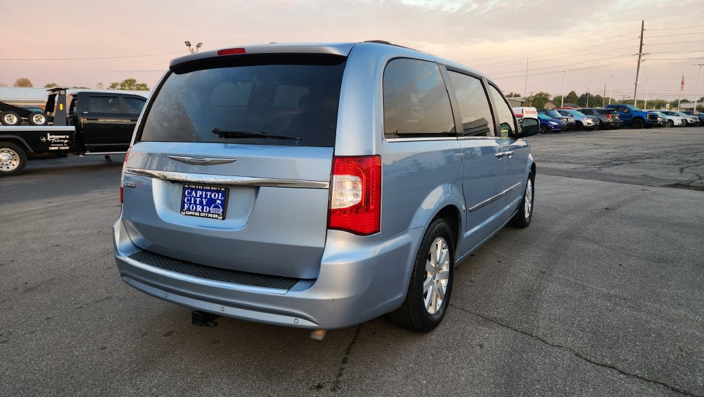 Used 2012 Chrysler Town & Country Touring-L w/ Entertainment Group #2 FWD image 6