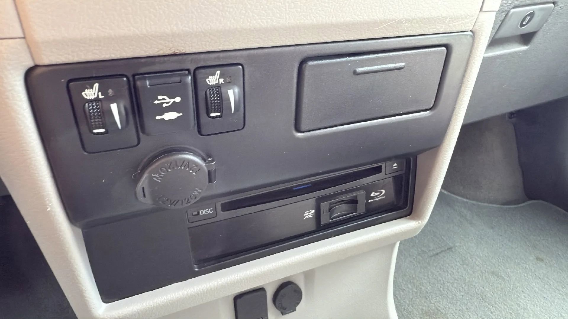 Used 2019 Toyota Sienna XLE image 39