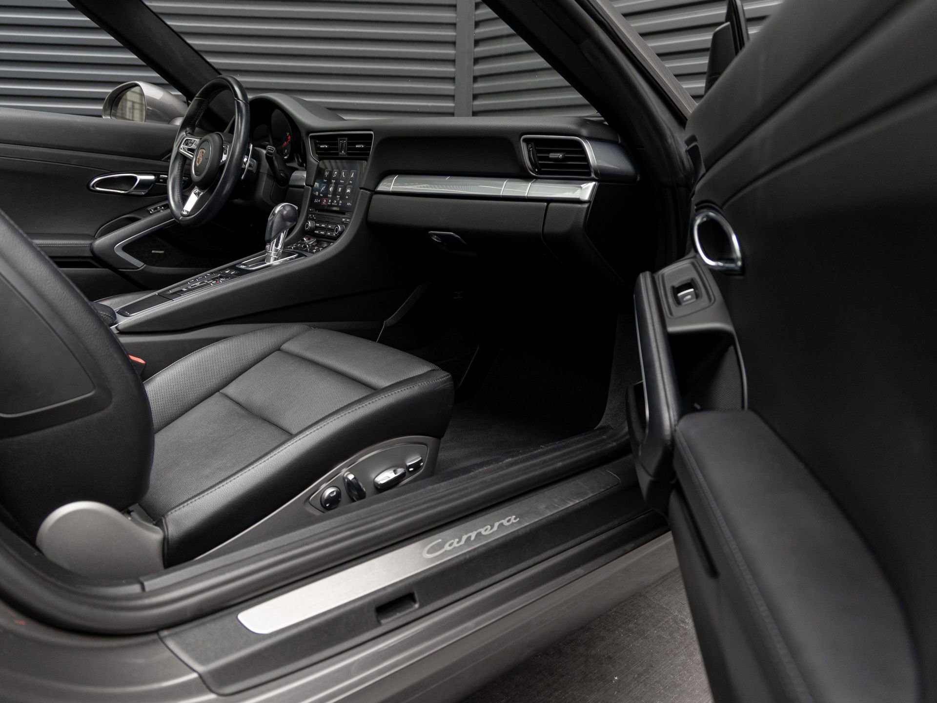 Certified 2018 Porsche 911 Carrera RWD image 36