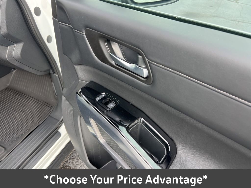 Used 2023 Nissan Pathfinder SL image 29