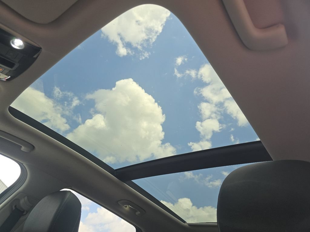 Used 2023 Kia Sorento S w/ Panoramic Sunroof Package FWD image 3