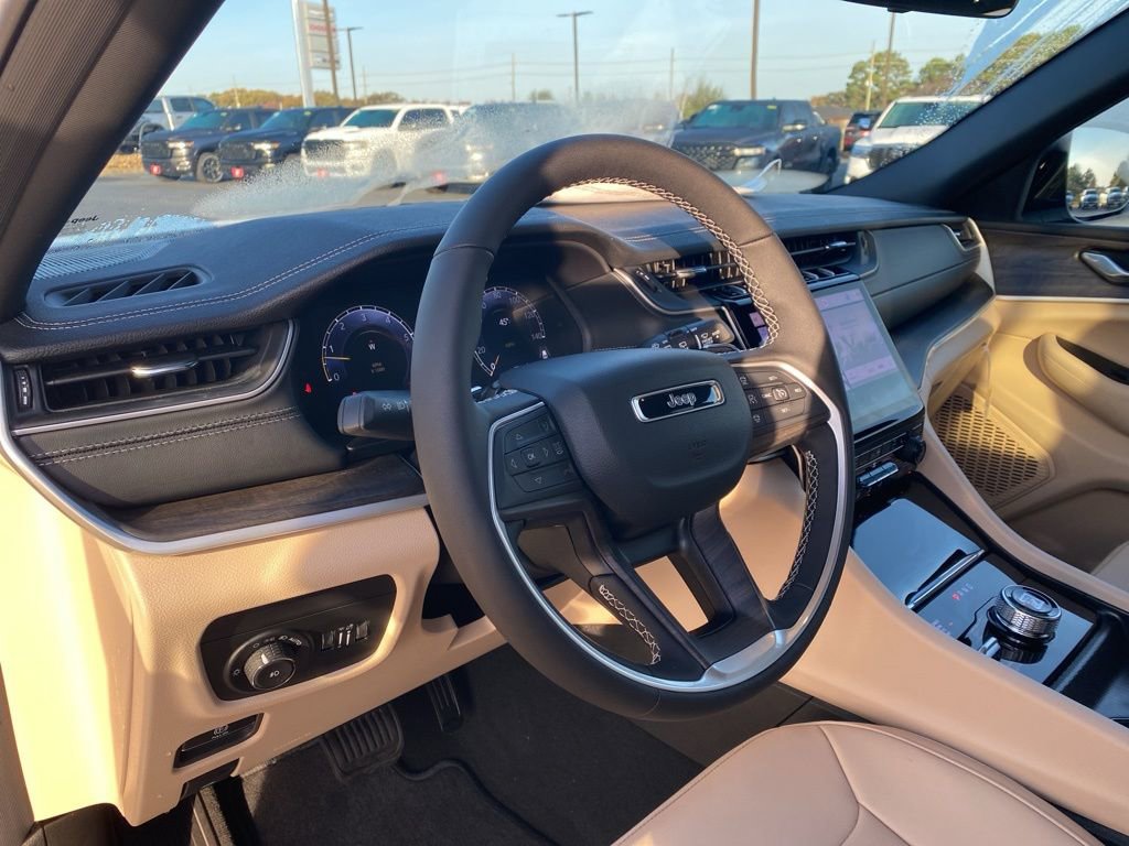 New 2025 Jeep Grand Cherokee L Limited image 13