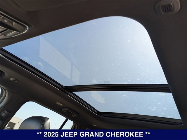 New 2025 Jeep Grand Cherokee Limited w/ Black Appearance Package image 14
