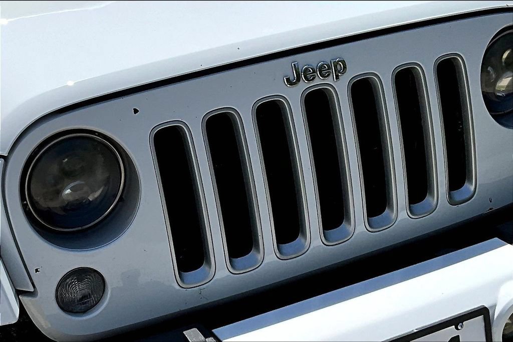 Used 2016 Jeep Wrangler Unlimited Sahara AWD/4WD image 26
