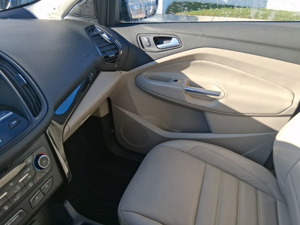 Used 2017 Ford Escape Titanium image 15