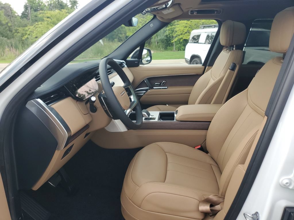 New 2026 Land Rover Range Rover Long Wheelbase SE AWD/4WD image 11