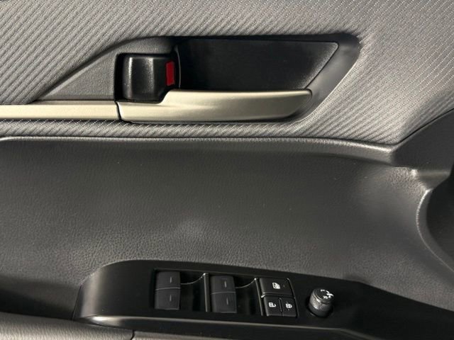 Used 2025 Toyota Camry SE FWD image 11