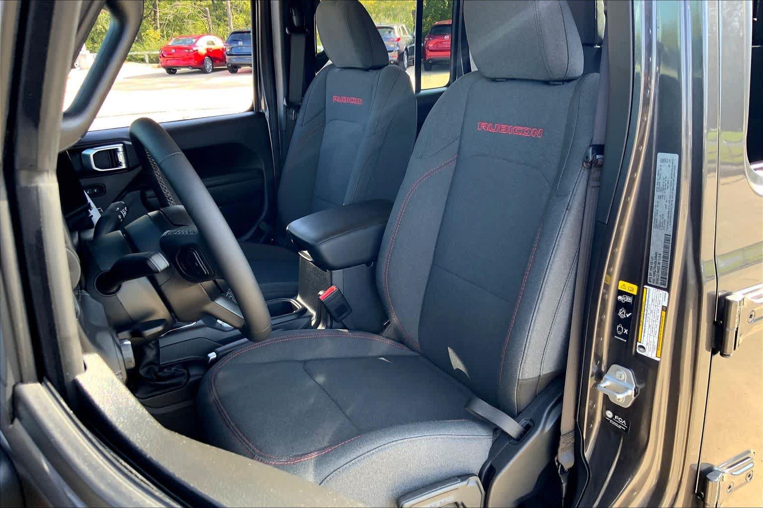 Used 2025 Jeep Gladiator Rubicon w/ Convenience Group AWD/4WD image 8
