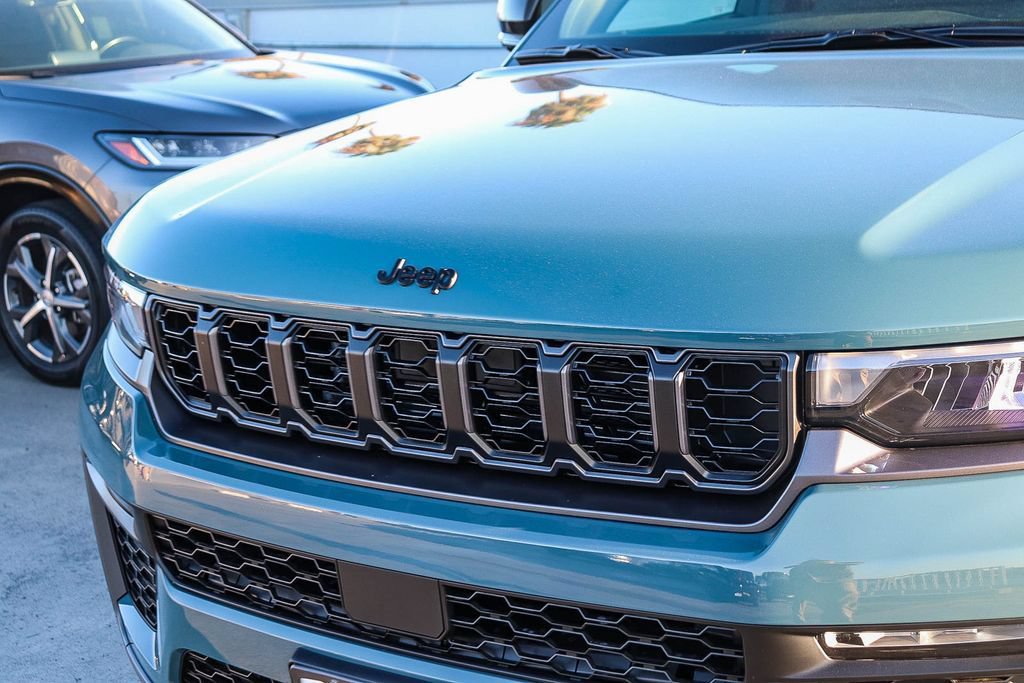 New 2026 Jeep Grand Cherokee Limited w/ Limited Altitude Package AWD/4WD image 6