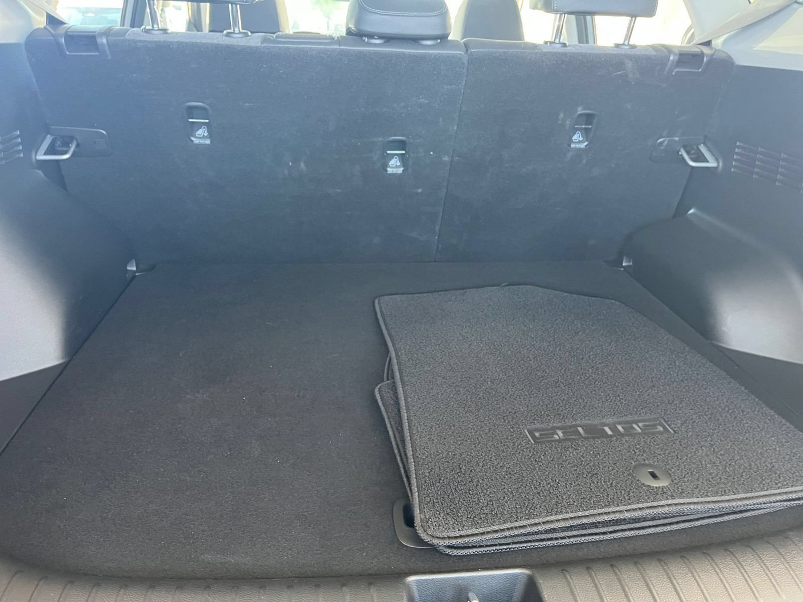 Used 2025 Kia Seltos S FWD image 33