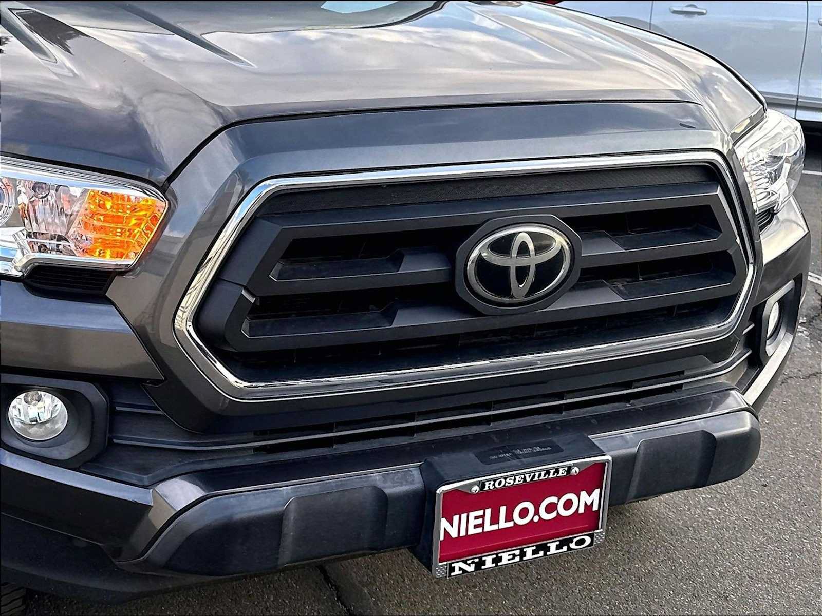 Used 2022 Toyota Tacoma SR5 AWD/4WD image 30