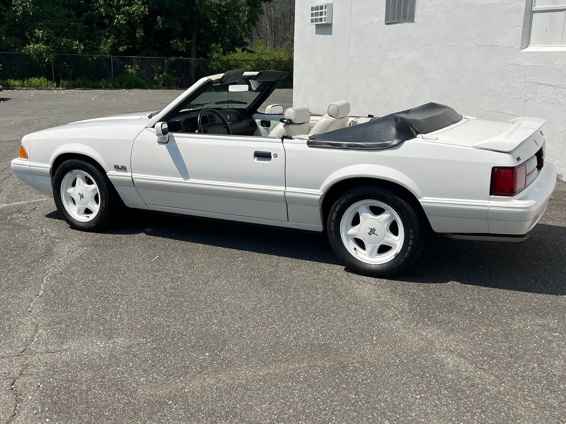 Used 1993 Ford Mustang LX RWD image 3