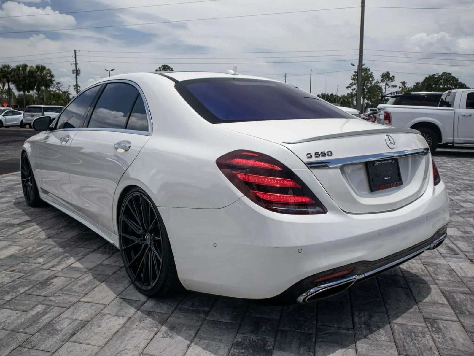Used 2019 Mercedes-Benz S 560 Sedan w/ AMG Line Exterior image 5