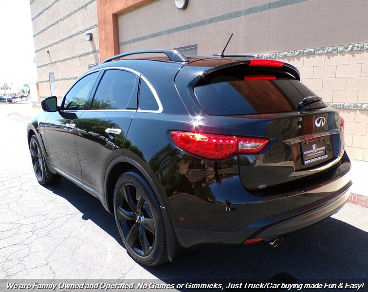 Used 2017 INFINITI QX70 AWD w/ Premium Package image 8