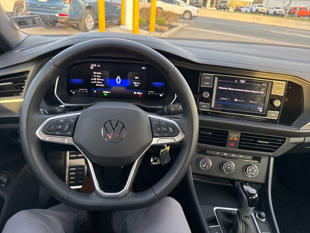 Used 2023 Volkswagen Jetta Sport image 33