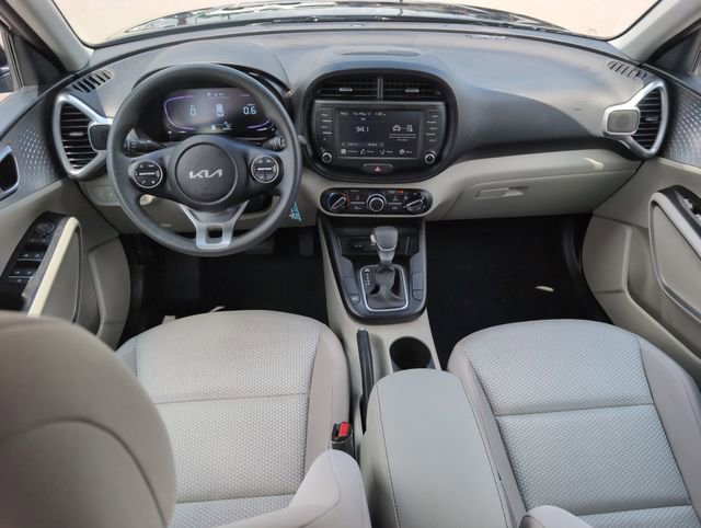 Used 2025 Kia Soul LX w/ LX Technology Package FWD image 28