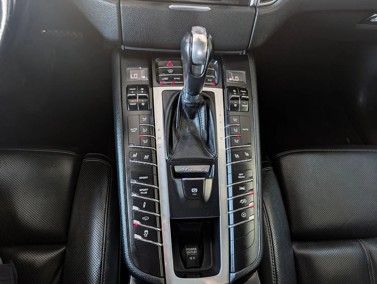 Used 2018 Porsche Macan Sport Edition w/ Premium Package Plus AWD/4WD image 40