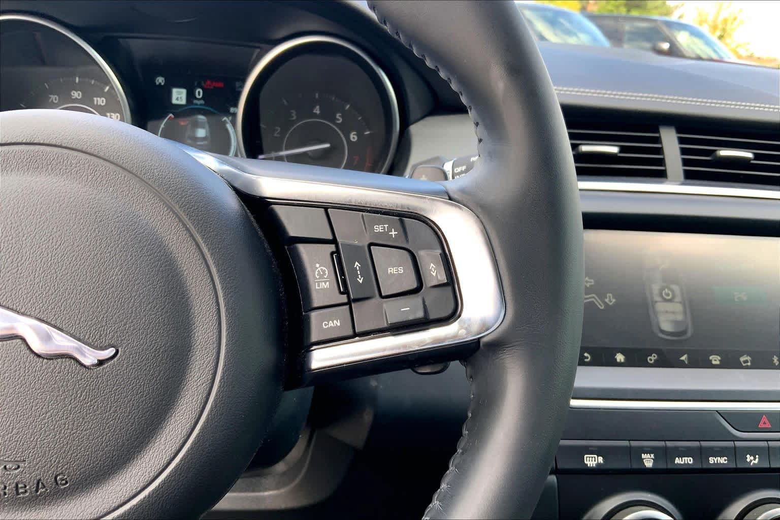 Used 2018 Jaguar E-PACE R-Dynamic SE AWD/4WD image 24