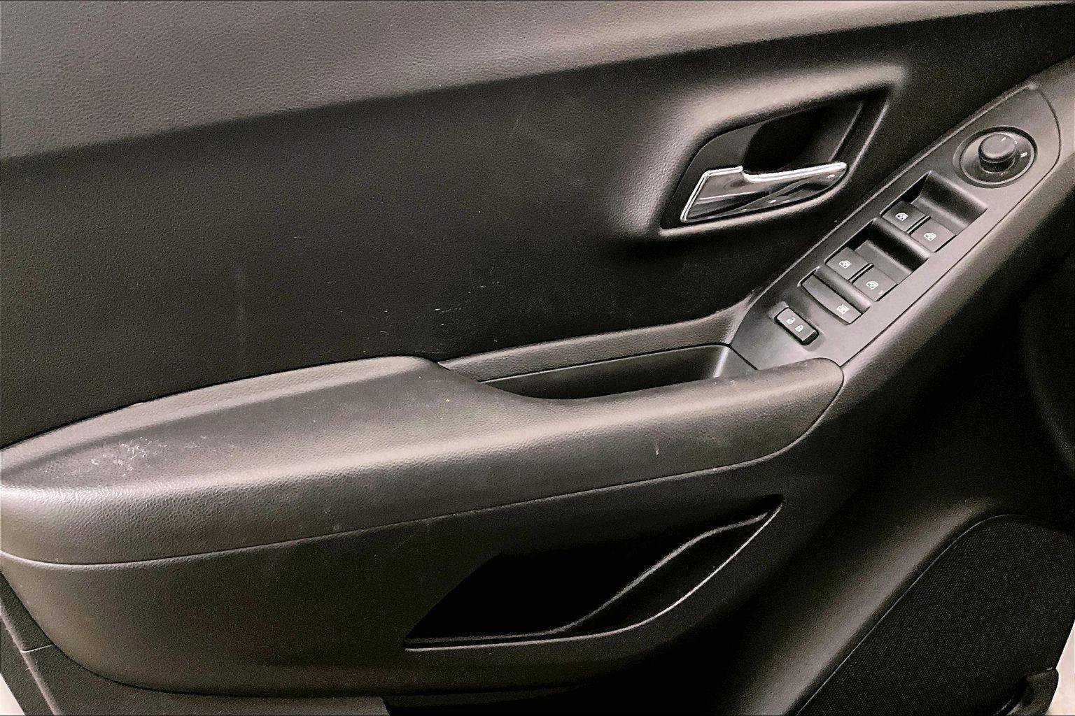 Used 2019 Chevrolet Trax LT w/ LT Convenience Package image 22